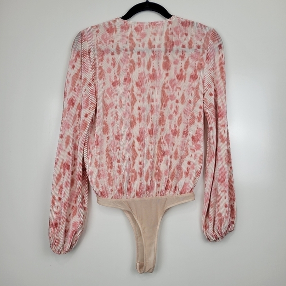 ASTR The Label Plisse Long Sleeve Tie Dye Bodysuit Size XS - Picture 3 of 9